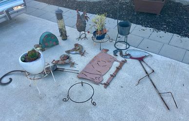 Mixed Lot of Metal Garden Decor