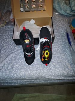 Heelys Original wheeled Tennis shoes