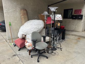 FREE FURNITURE AND LIGHTS