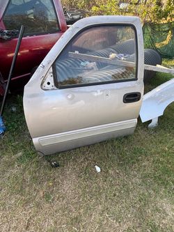99-06 Chevy gmc driver door