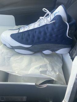 Buying Jordans, Nike sbs, yezzy, etc