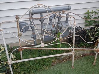 Antique metal bed/1920s