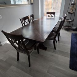 Dining Room Table/6 Chairs/Server