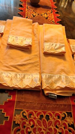 Cambridge luxury peach towels with kace 8 pieces new