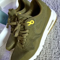 Nike Woman’s Size 6