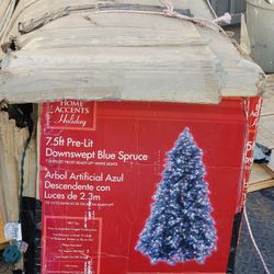 7.5 Ft. Christmas Tree. Pre Lit