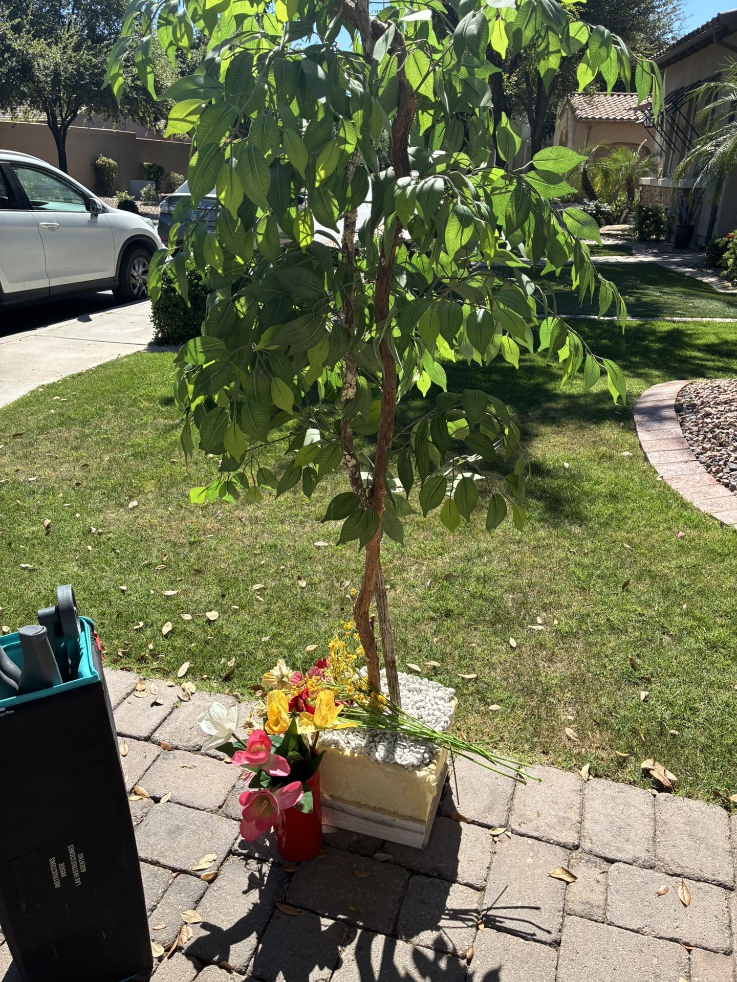 Artificial Tree an Flowers