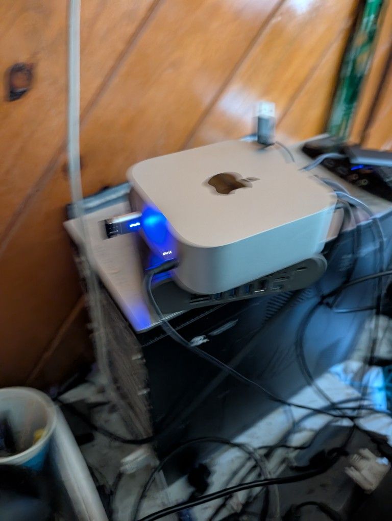 Mac M4 Mini Almost New Work Good.