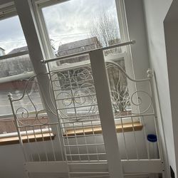 CUTE QUEEN SZ HEAD BOARD FOR SALE ! 