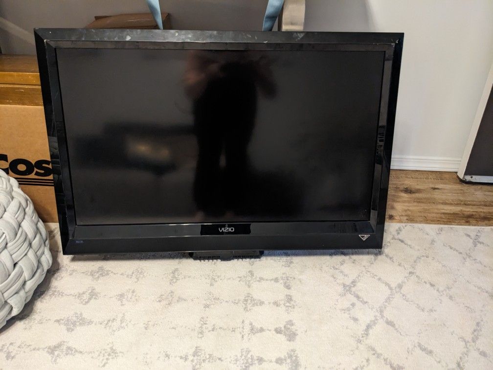 Vizio E370VL 37 inch Diagonal Class LCD TV