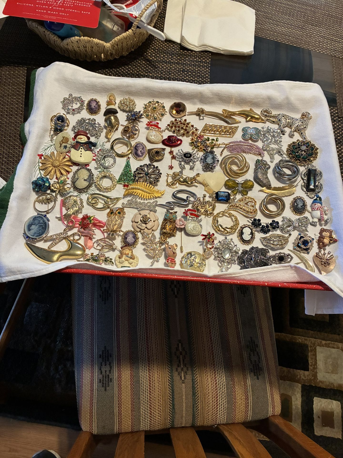 Brooches $5.And $10 Each Lots To Choose From