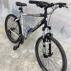 TREK SERIES 4 MOUNTAIN BIKE