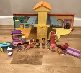Dora The Explorer Pop Up Talking Dollhouse & 16 Pieces