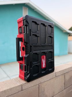 Milwaukee pack out tool box