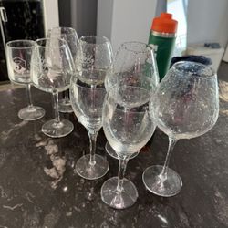 8 Wine Glasses 