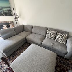 Large Sectional Couch W/Ottoman 