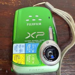 Fuji Finepix XP10 12.2MP Digital Camera Green No charger 