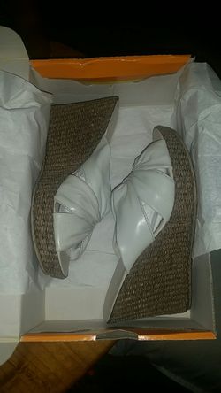 New Sz 8 or 8.5 women's light gray wedge sandals heels nib by Gabrielle Roca