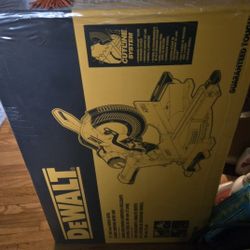 DeWALT DWS780 12" Double Bevel Sliding Compound Miter Saw