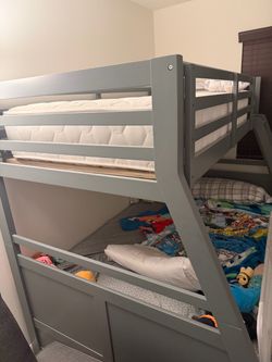 Bunk bed without mattress