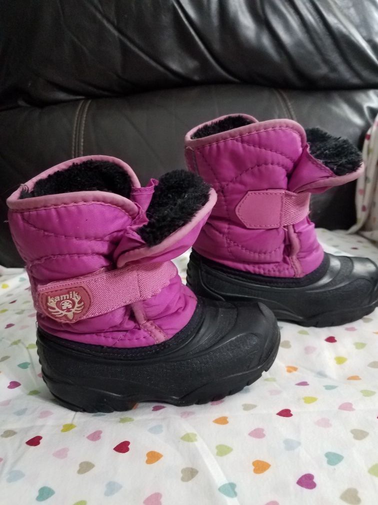 Snow boots for girl size 9