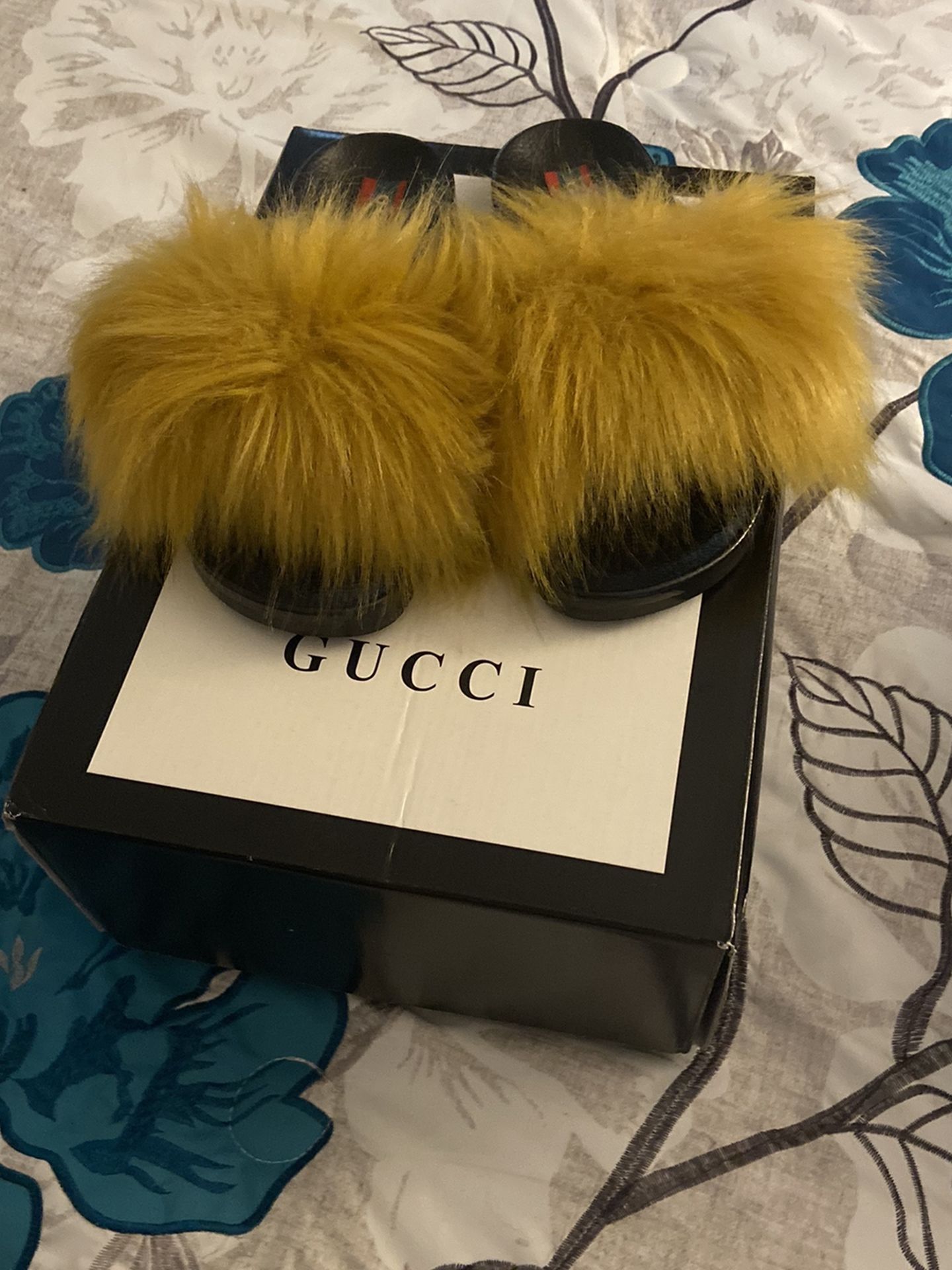 Gucci Slides size 6,7,8