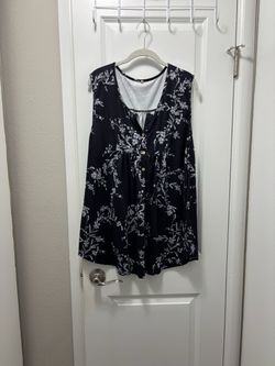 Black white tank w/ wide straps