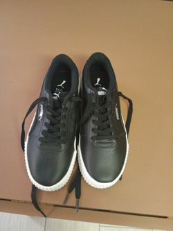 Size 6 Women's Puma Shoes