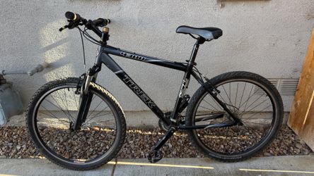 Trek 4300 mountain bike 26 inch
