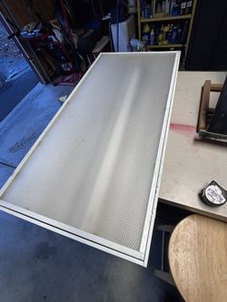 Free Fluorescent Light Fixtures