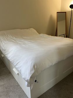 Bed frame with 4 storage drawers - full use