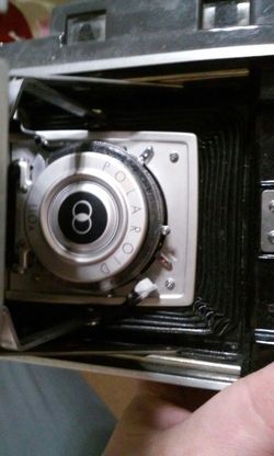 VINTAGE POLAROID CAMERA