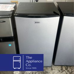 MRM33S9ASL Midea Compact Refrigerator 