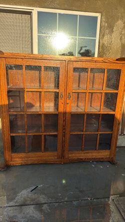Bookshelf hutch