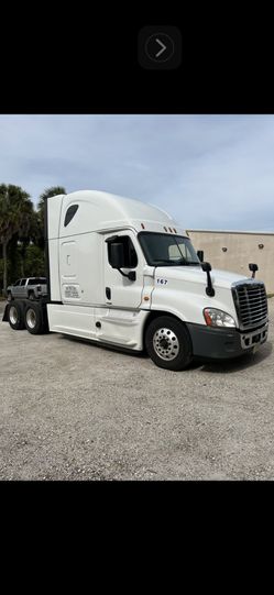 2016 Freightliner Tractor 4 Sale $30,000