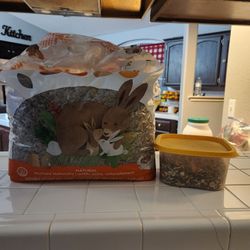 Guinea Pig Bedding, Food