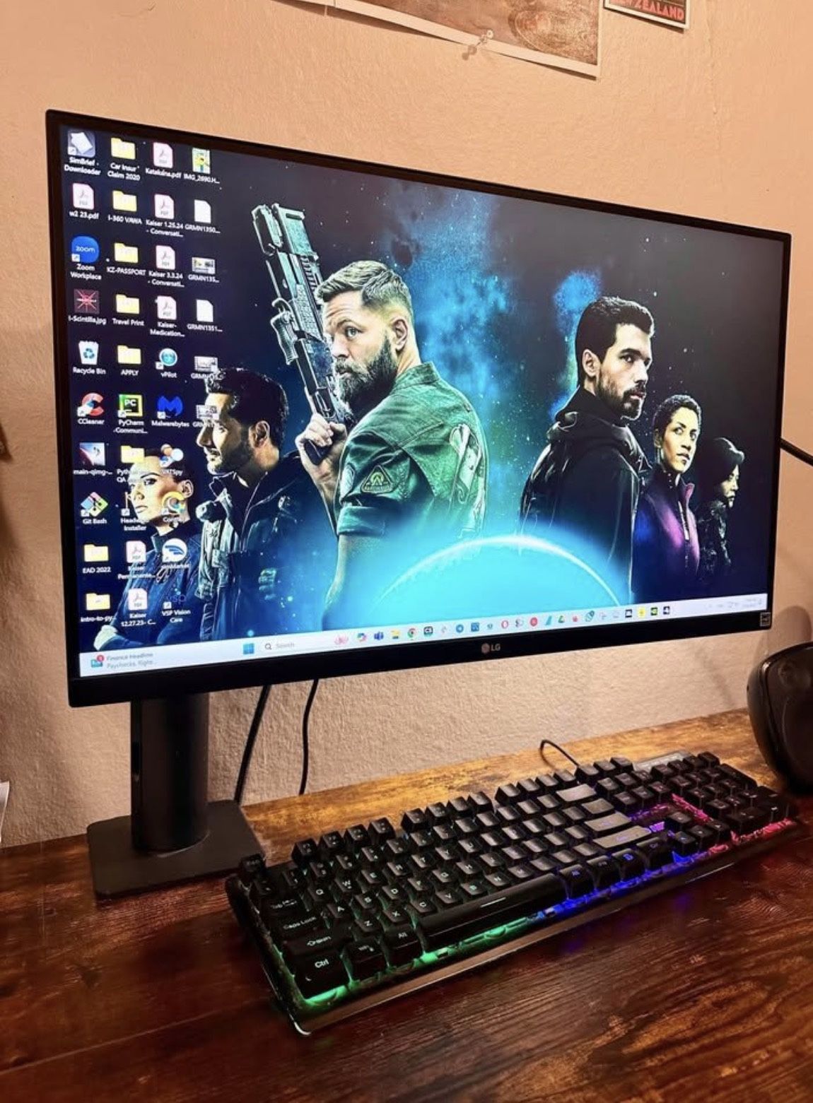 LG 27” 27BN88U-B Ergo IPS UHD 4K Ultrafine Monitor (3840x2160) with Ergonomic Stand & C-Clamp