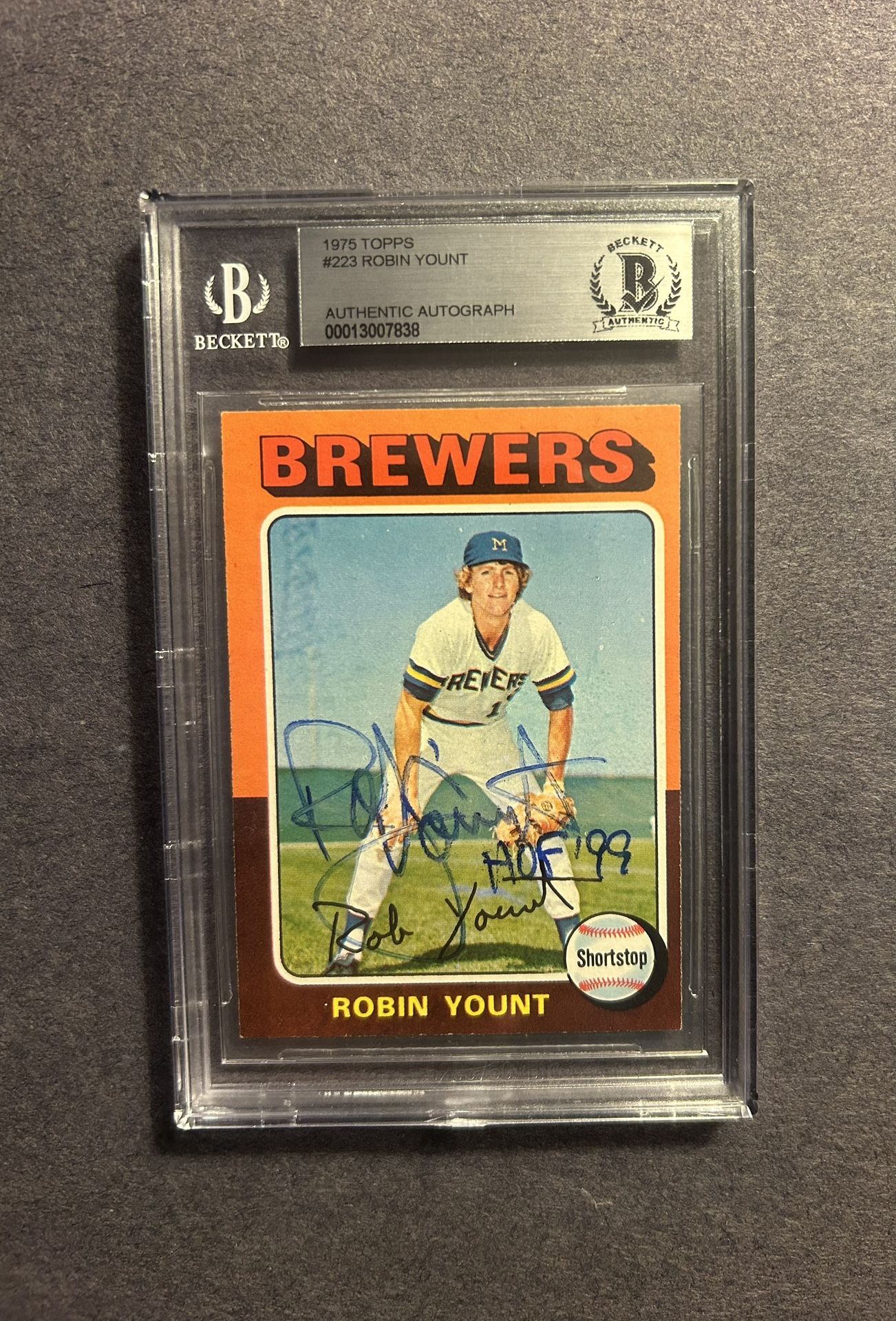 Vintage 1975 Topps #223 Robin Yount Rookie Card signed. Negotiable