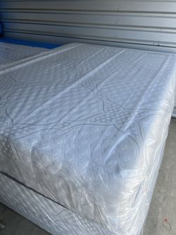 Queen Memory Foam Mattress And Box Spring 