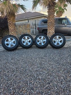 Chevy wheels 20s with Tires ...680$ cash!