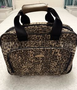 Ricardo Beverly Hills rolling weekender carry on bag