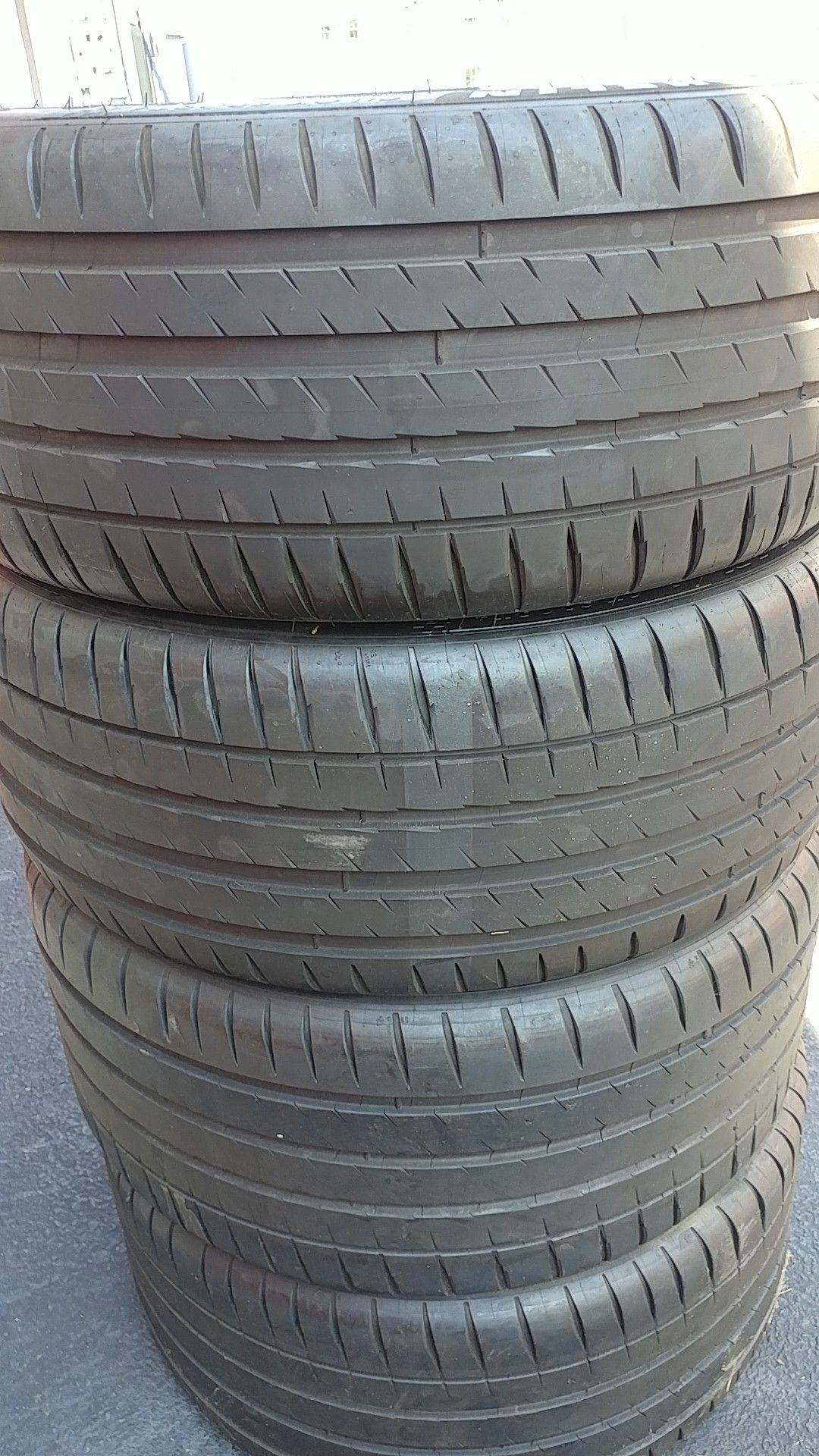 255 40 20 set of 4 Michelin pilot sport