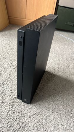 Xbox One X - 2018 & barely used