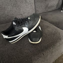 Nike Cortezs