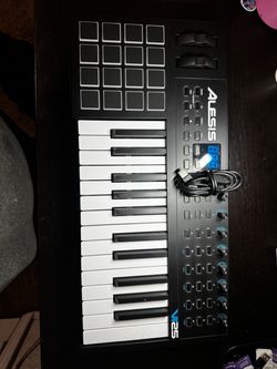 Alesis V25 Midi Keyboard