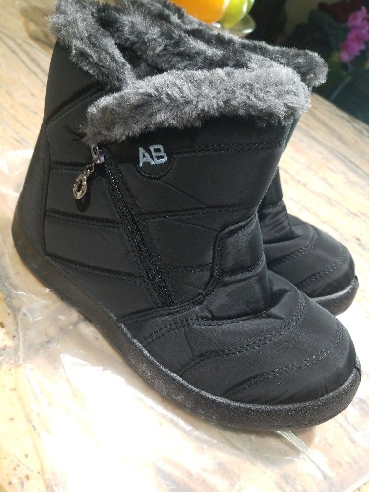 New Black Boat For Winter ( SIZE 6)