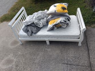 Toddler bed
