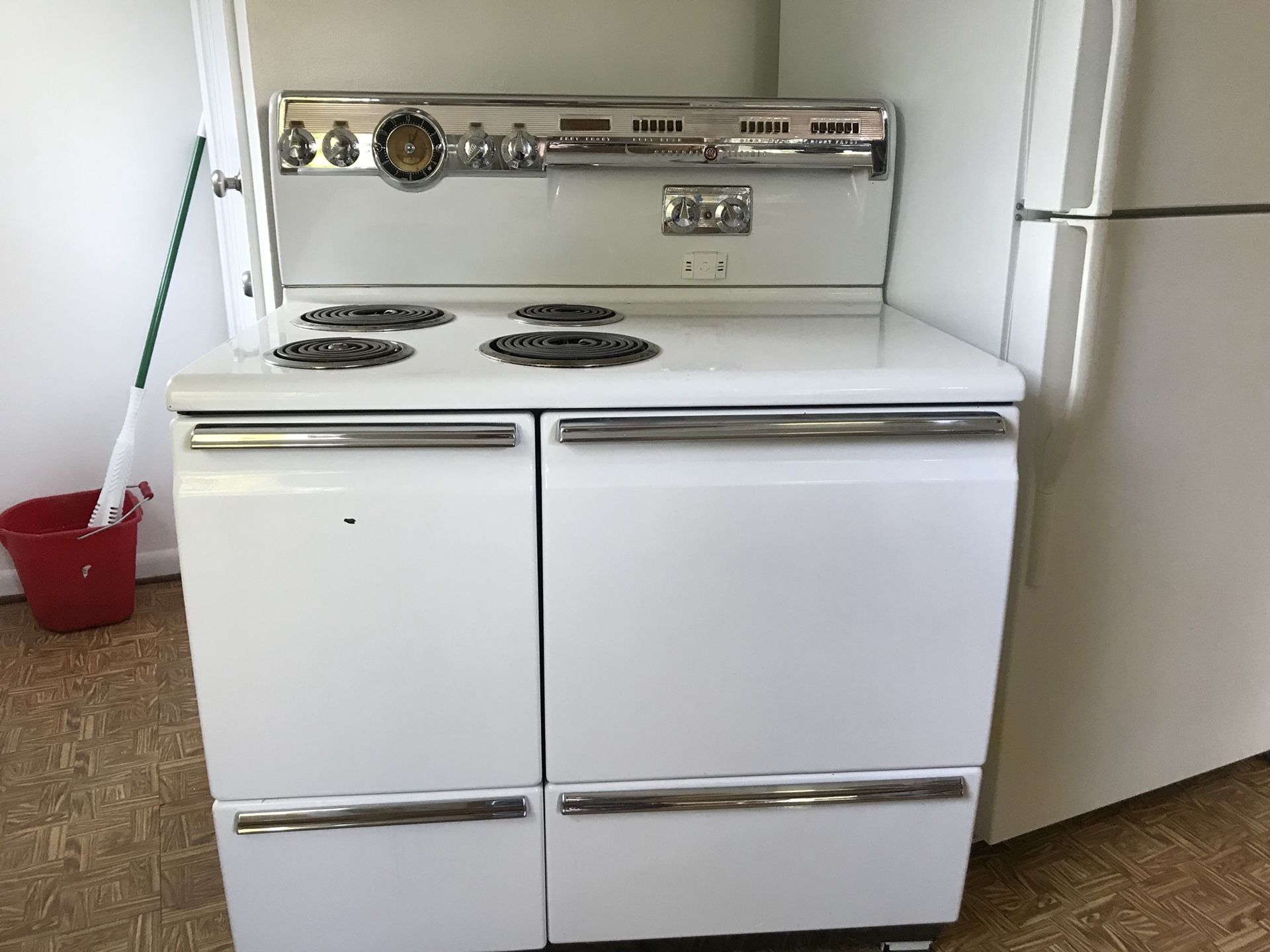 1950’s General Electric Range, Model Number 1J408M.