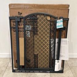 Modern Home Baby Gate / Pet Gate - Fits Openings 28” - 42”