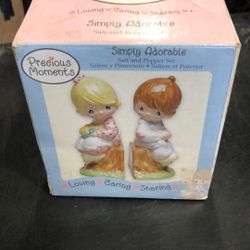 New Precious Moments, Salt And Pepper Set And Wax Warmer Scentsy Jungle Canopy Style